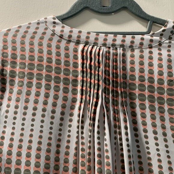 NYDJ blouse XS salmon pink and grey green polka dots - Picture 6 of 9